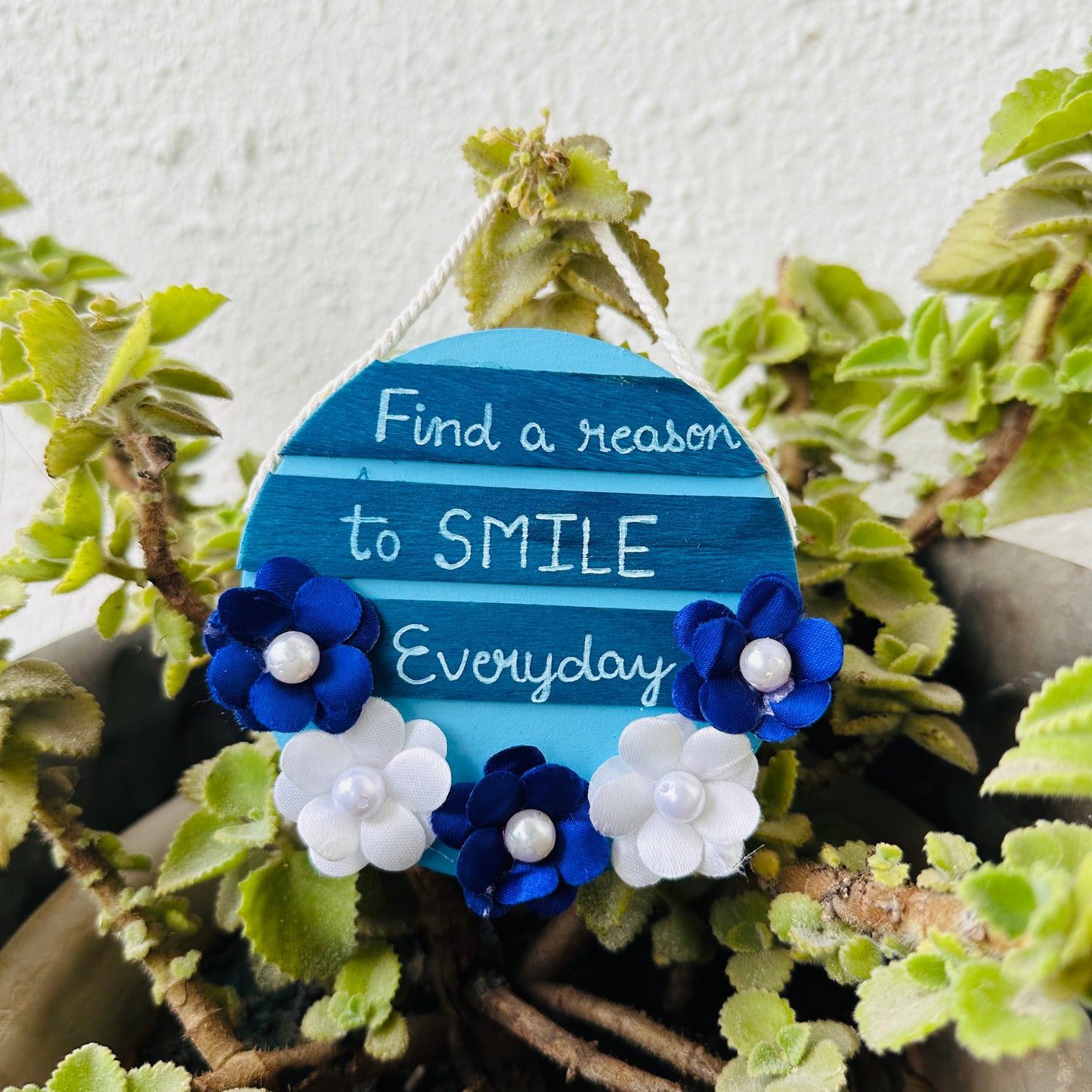 Smile hanging - Khasiyat
