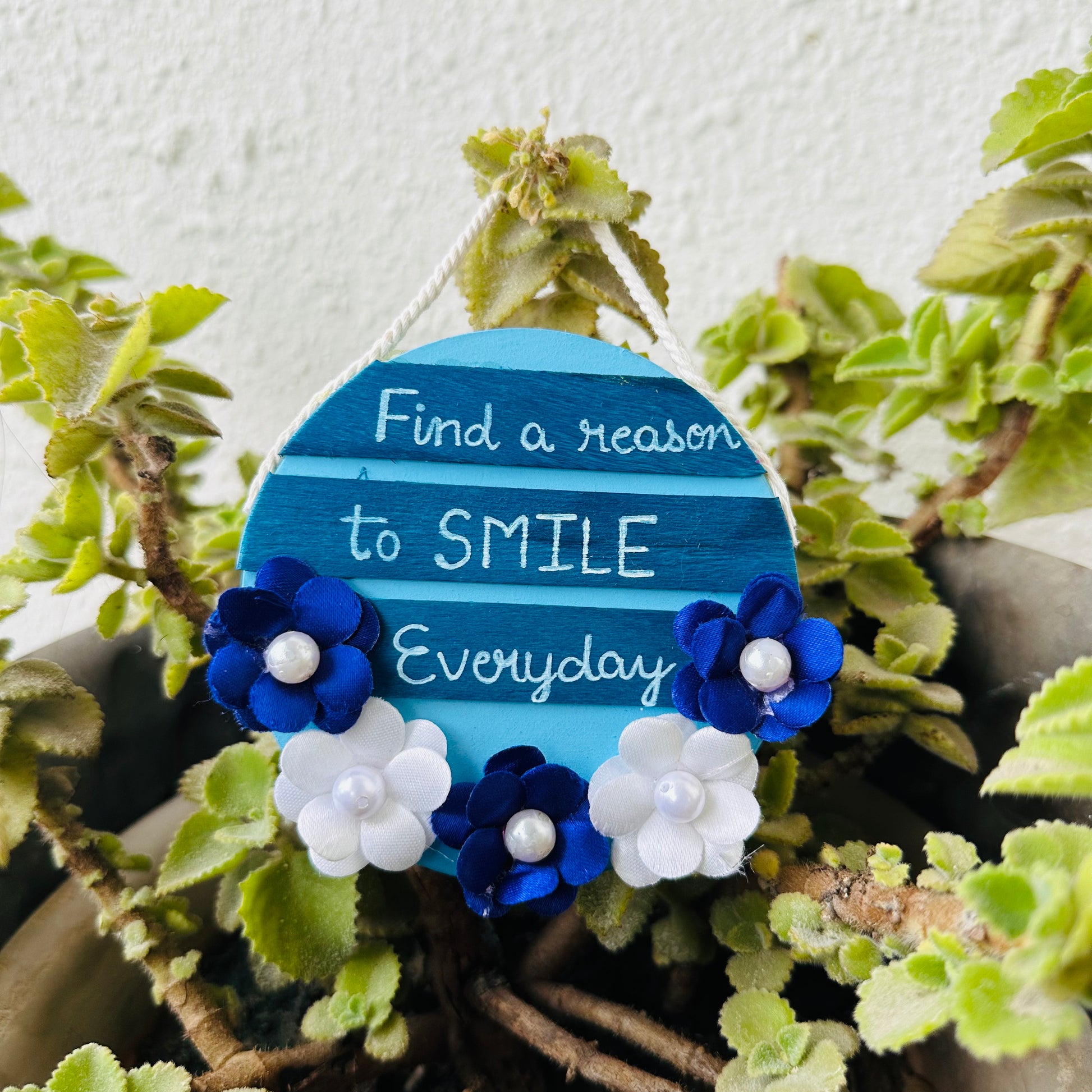 Smile hanging - Khasiyat